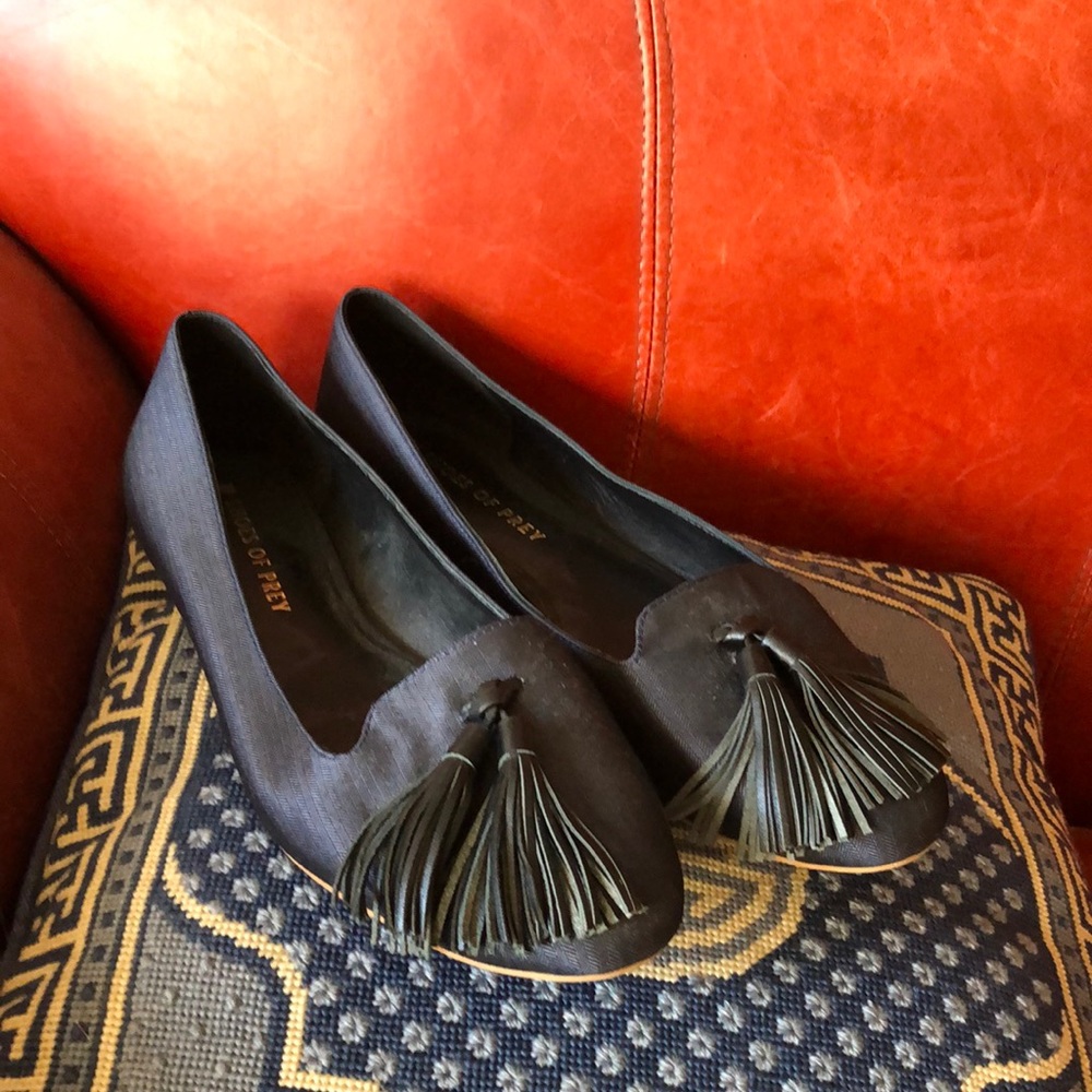 Navy shoes of prey